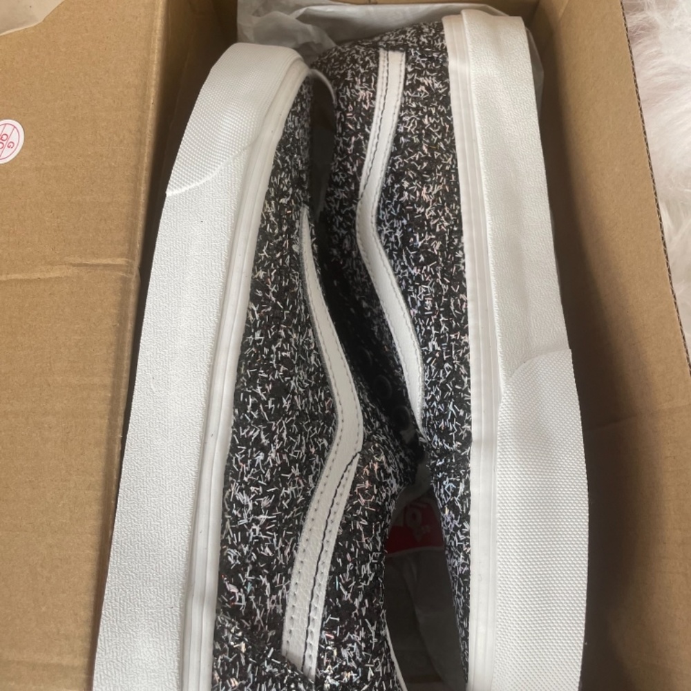 Vans - Picture 3 of 4